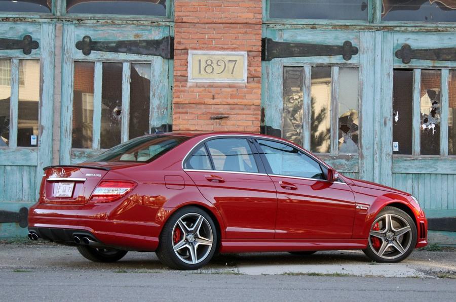  Mercedes-Benz C63 AMG Performance Pack 2011 года  (фото 39 из 39)